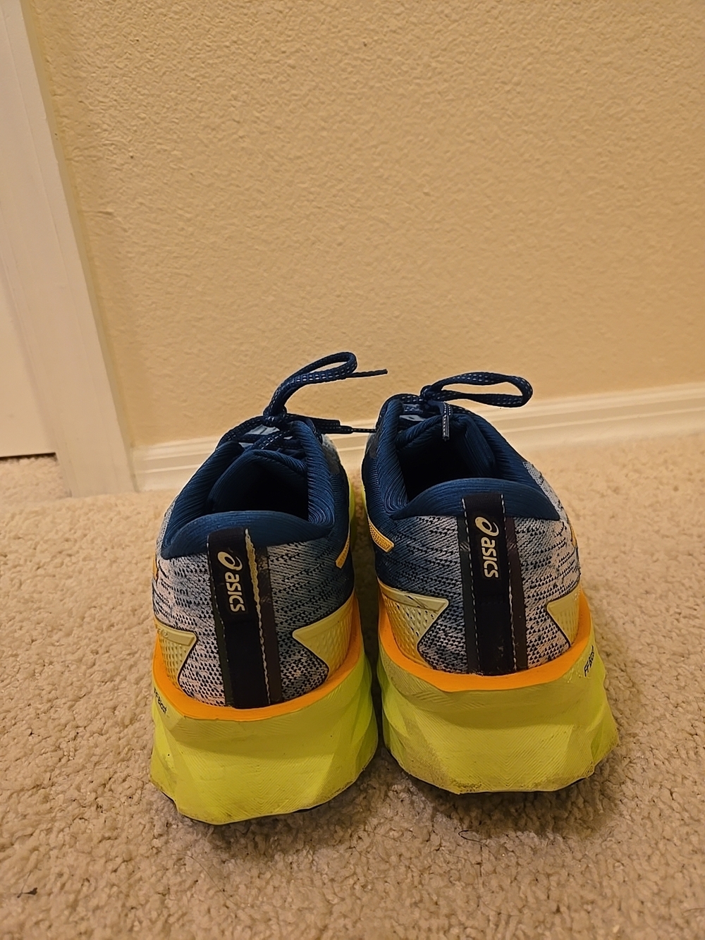 ASICS Novablast 2 Men's Sneaks 10.5 Blue Orange Yellow 1011B445 - Picture 3 of 7
